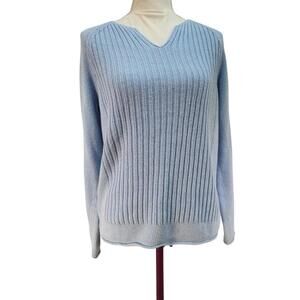 Calvin Klein. 90s Light Blue V-Neck Ribbed Knit Raglan Sleeve Sweater. Large